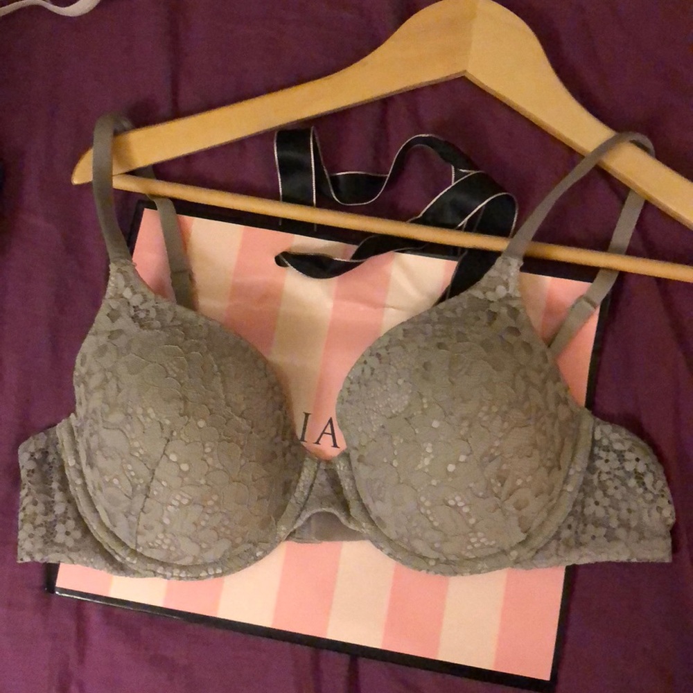 Body by Victoria secret bra lightly lined 36B